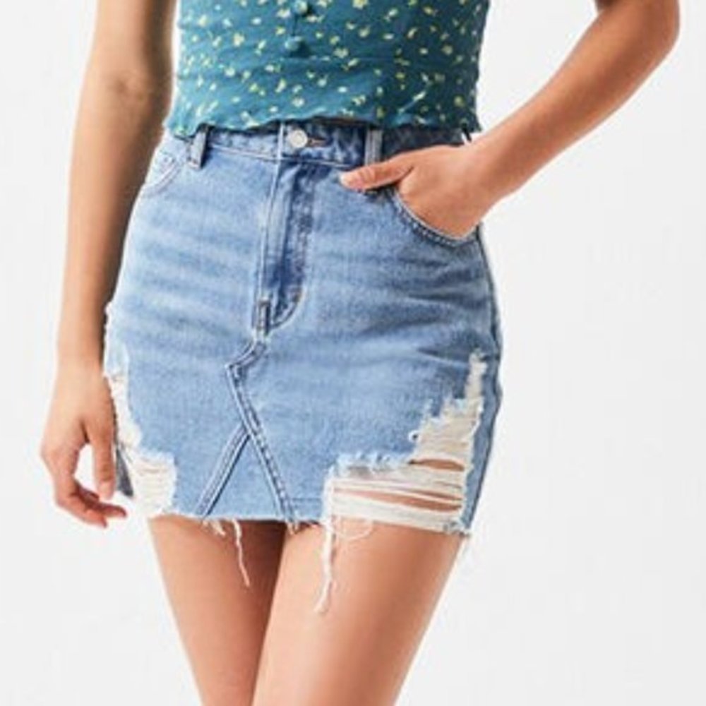 Pacsun distressed denim mini skirt 26